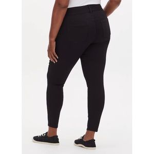 🆕 Stretch Black Jegging Jeans 16 S NWT Torrid